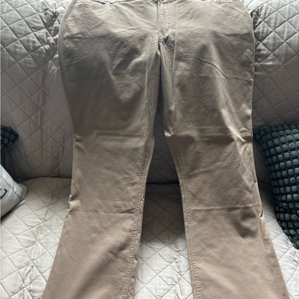Women’s Lee Rider khakis.
